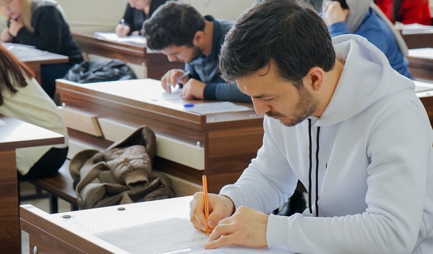 Elm yox, gəlir seçimi: istedadlı gənclər elmdən niyə uzaqlaşır?