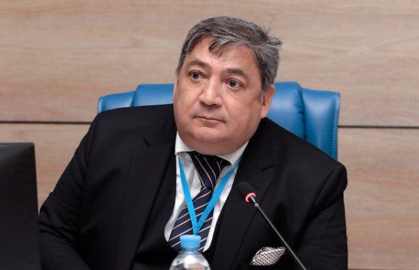 Status uğrunda yazılan məqalələr elmin əsas məqsədini geri çəkir