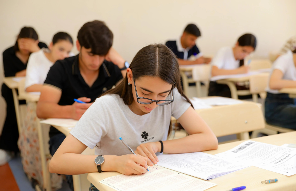 Lisey və gimnaziyaların sayı artır, məktəblər azalır - STATİSTİKA