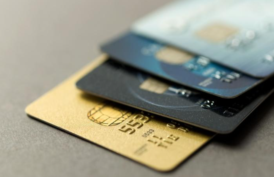 Uşaqlar və bank kartları: Hər yaş üçün hüquqi çərçivə necədir? - QANUN