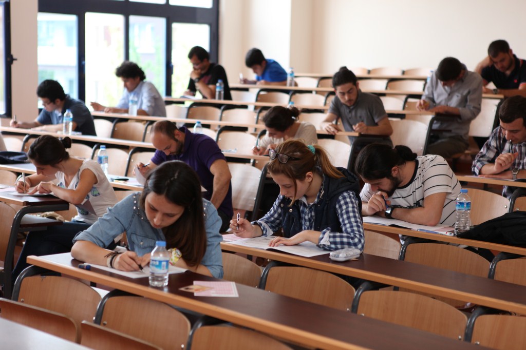 Dövlət universitetlərində neçə tələbə oxuyur? - STATİSTİKA