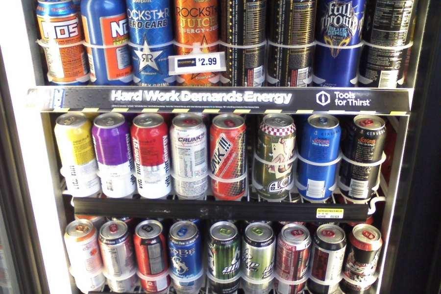 Britaniyada uşaqlara enerji içkisi satışı qadağan olunur