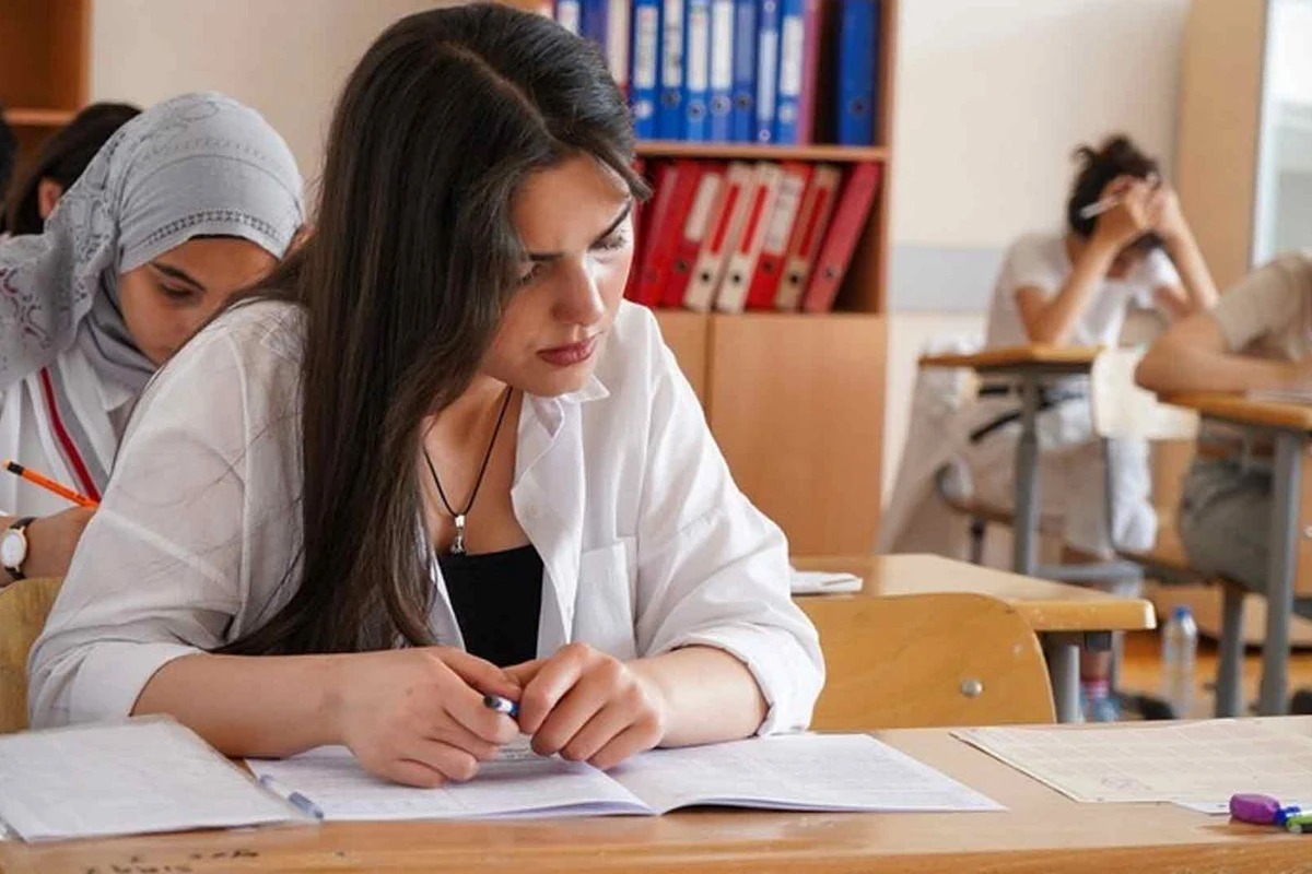 Magistraturaya qəbul: keçid balları hər il niyə azalır?