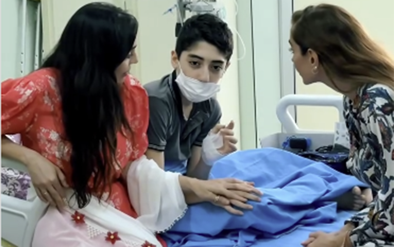 Leyla və Arzu Əliyevalar müalicə alan uşaqları ziyarət etdi 