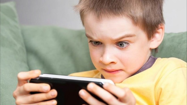 Telefon uşaqların beyin inkişafına əngəl olur