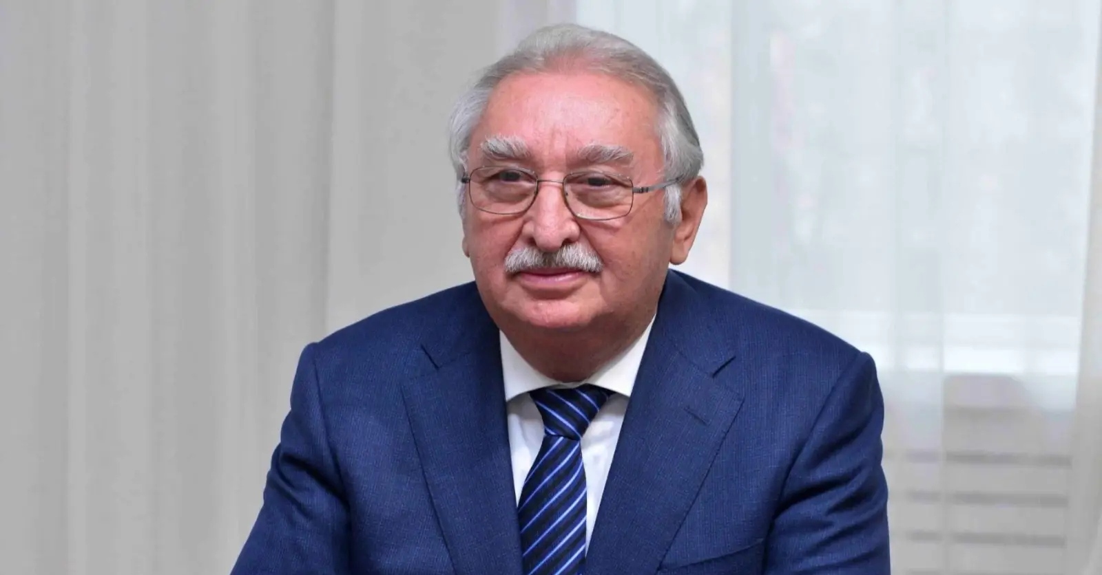 İşə çıxmıram, universiteti uşaqlar idarə edirlər - REKTOR