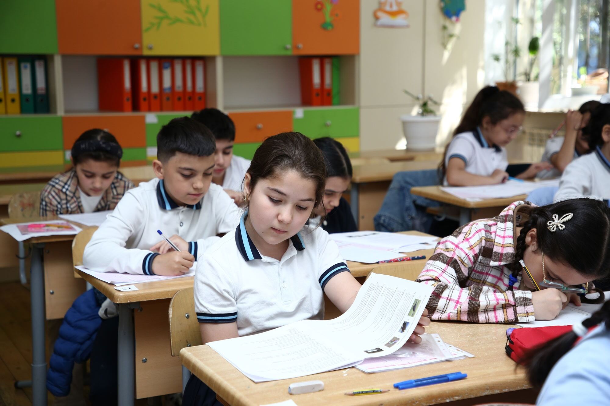 İbtidai sinif müəllimlərinin yazılarında biabırçı səhvlər - uşaqlara kim savad verəcək?