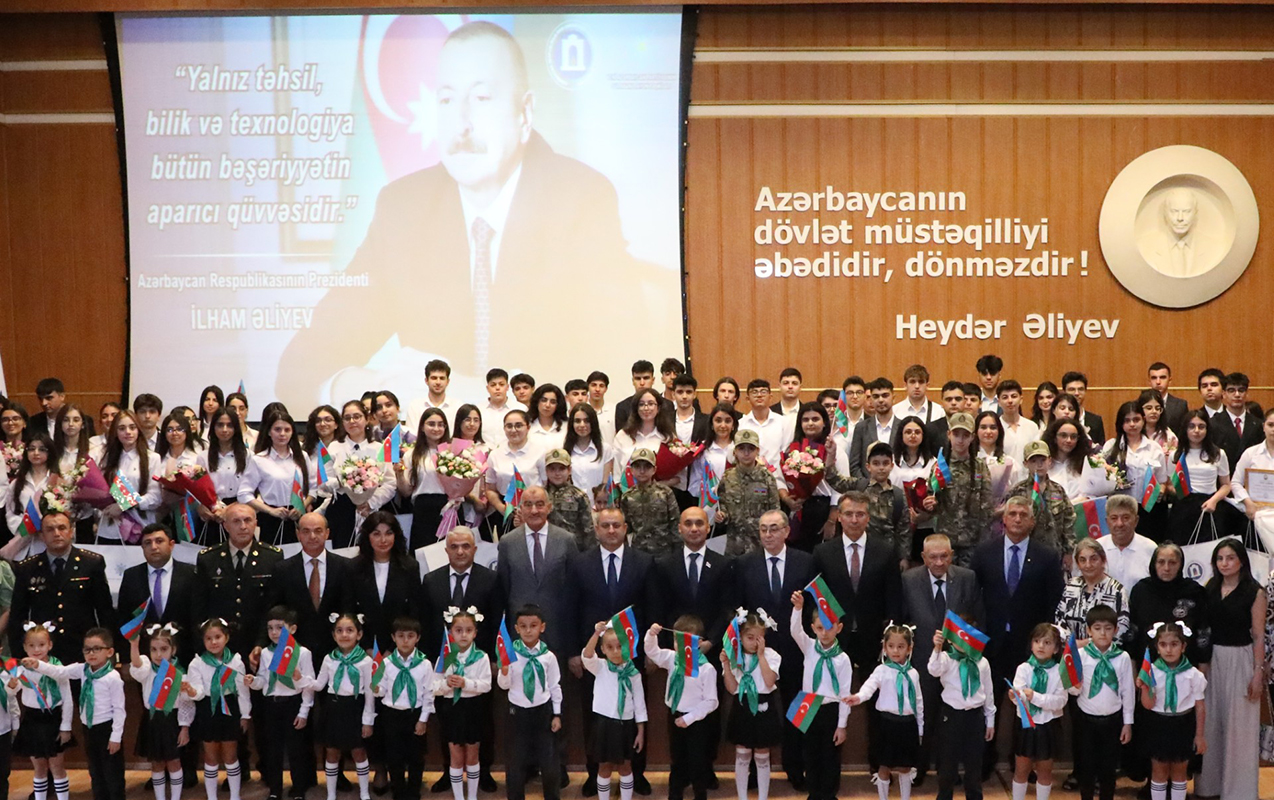 600-dən çox bal toplayan məzunlarla görüş keçirildi