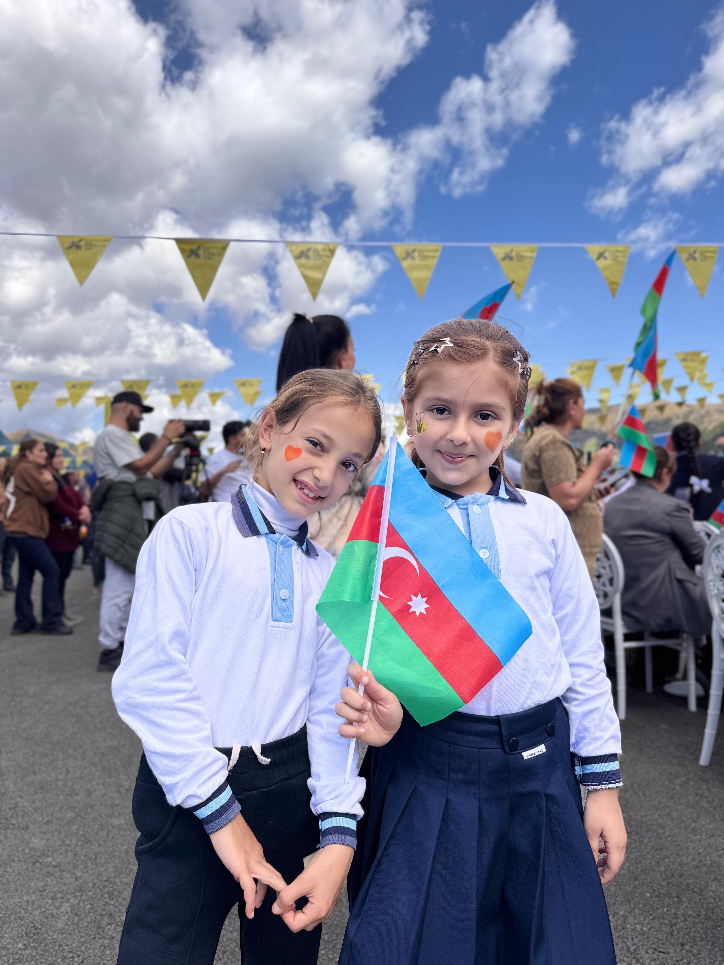 Kəlbəcərdə bal festivalı keçirilib