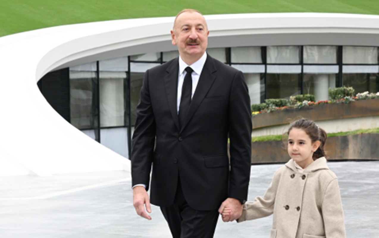 “Yaxşı babadır, gördüyümdən hündürdür” - Video