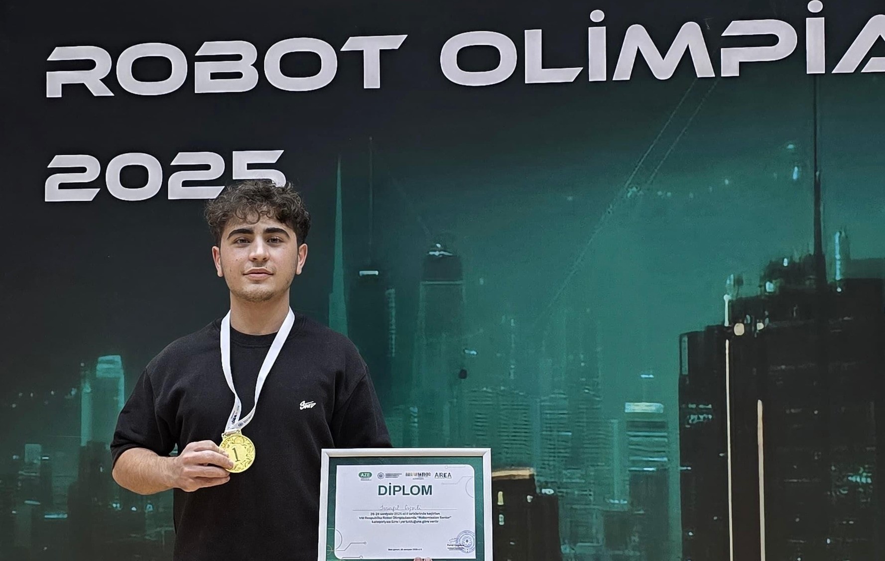 Paytaxt məktəblisi robot olimpiadasının qalibi olub