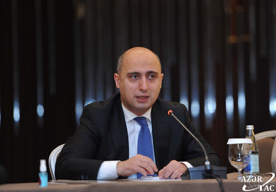 Emin Əmrullayev: Məktəblərdə sahibkarlığın tədrisi mümkündür