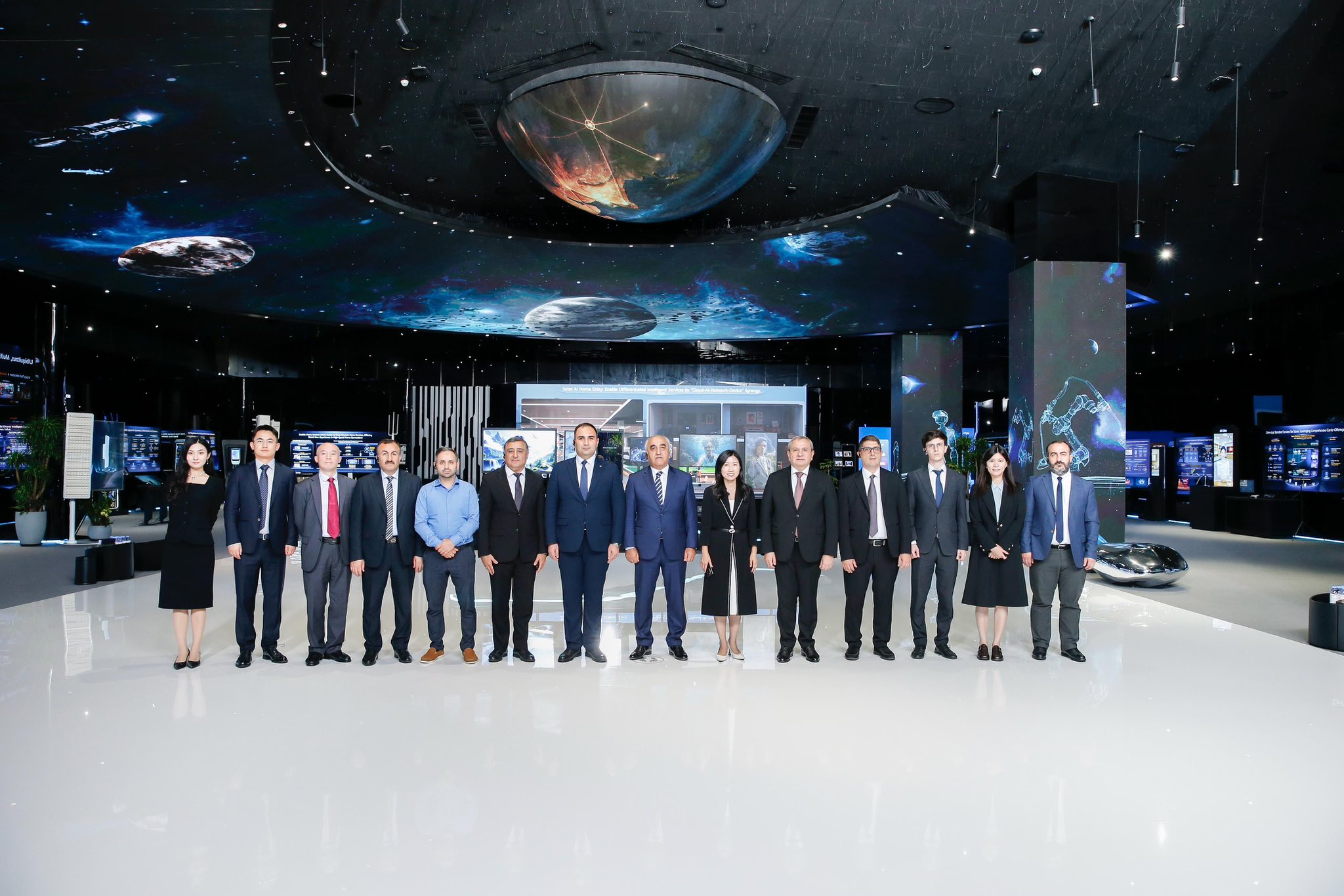 UNEC rektoru Çində “Huawei” ilə əməkdaşlıq imkanlarını müzakirə edib