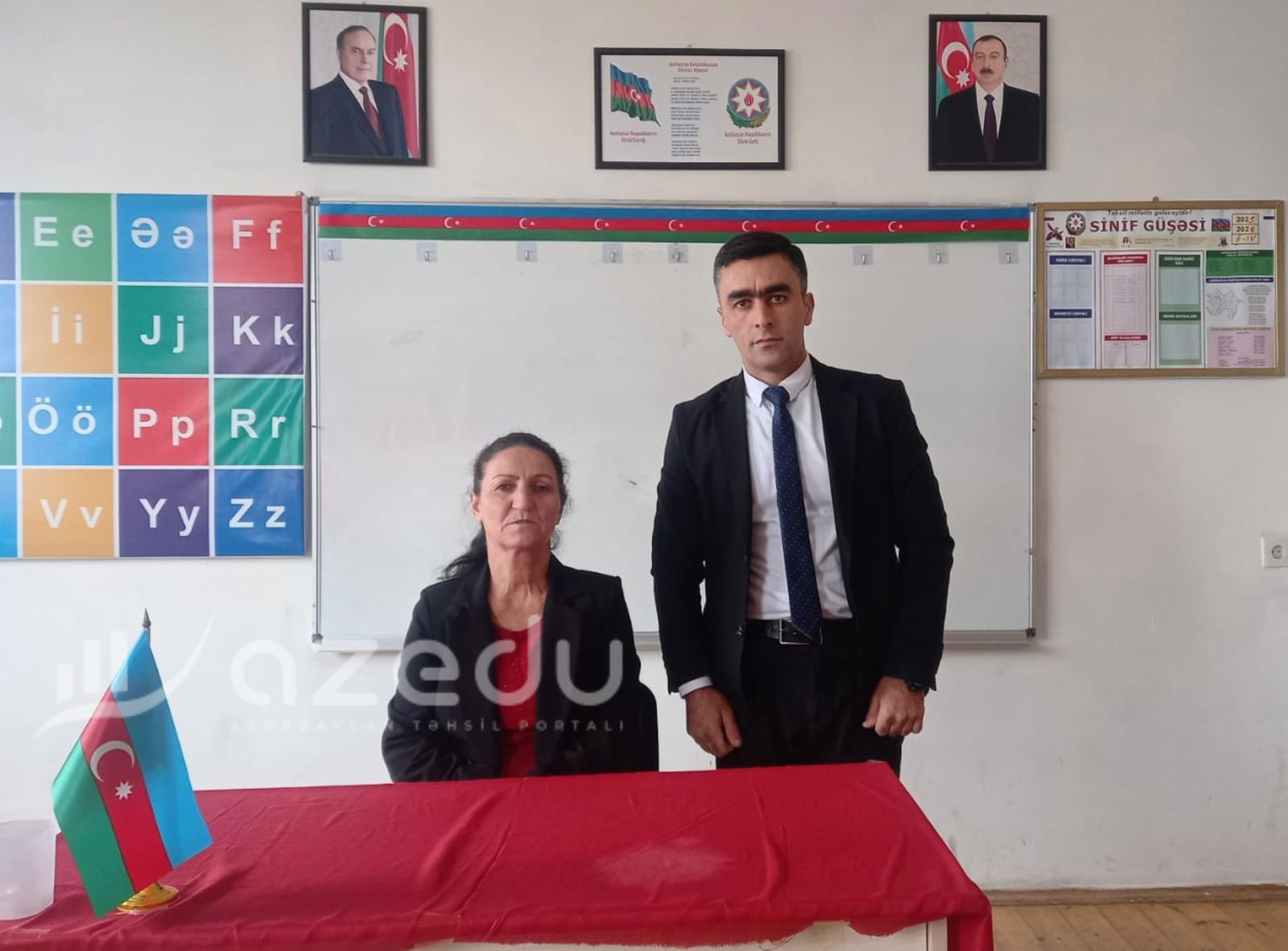 Mənə yazmağı öyrədən müəllimimlə indi eyni məktəbdə həmkaram