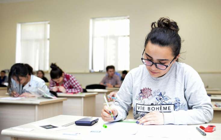 Sınaqda yüksək, qəbulda aşağı bal - ekspert səbəbləri AÇIQLADI