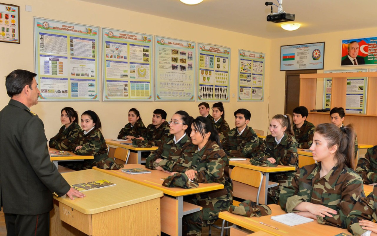 Məktəblərdə çağırışaqədərki hazırlıq rəhbəri vəzifəsi üzrə müsahibə keçirilir