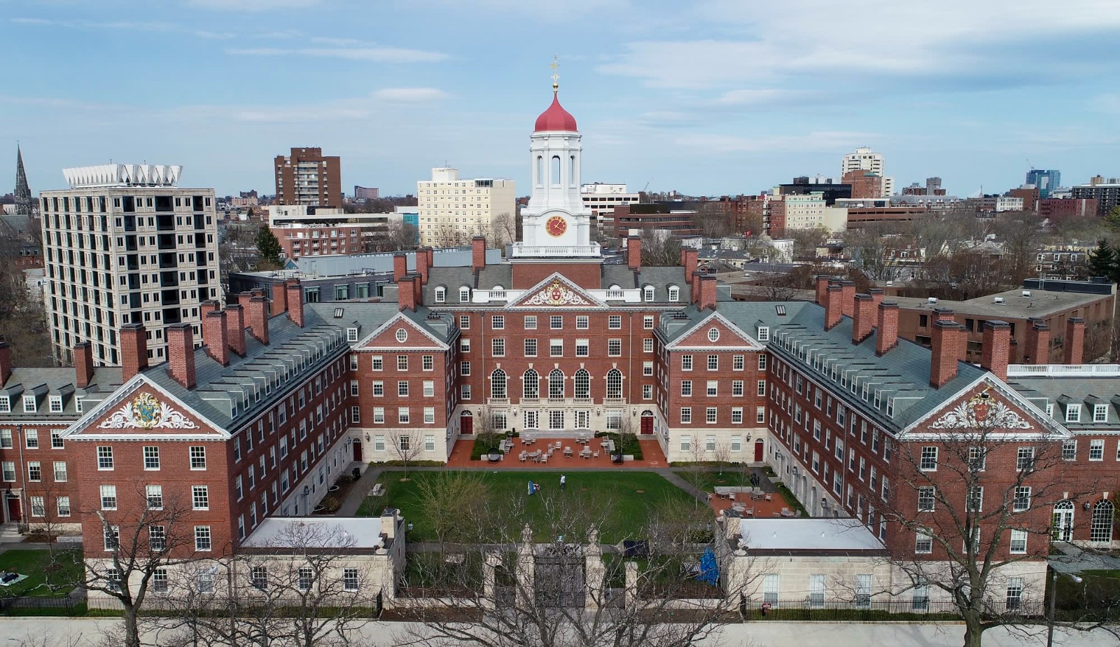Harvard professoru niyə işdən çıxarıldı? - elmi saxtakarlıq iddiası səs-küyə səbəb oldu