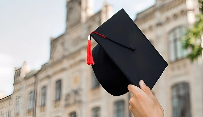 Gənclər xarici seçir - Yerli universitetlər onların ehtiyaclarını ödəyə bilmir?