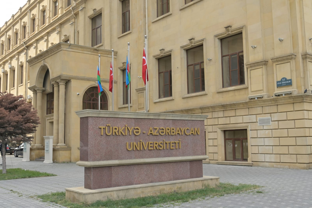 Emin Əmrullayev və Erol Özvar Türkiyə–Azərbaycan Universitetində tələbələrlə görüşüblər