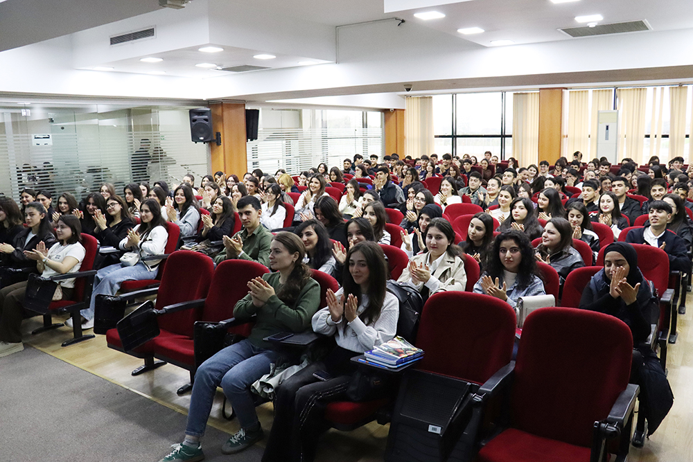 İcbari Tibbi Sığorta üzrə Dövlət Agentliyi Azərbaycan Universitetində infosessiya keçirib