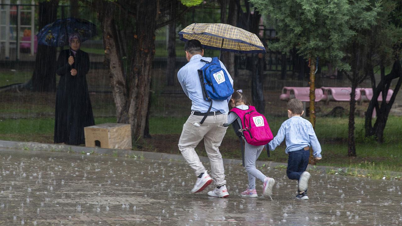 Güclü yağışa görə məktəblər bağlandı