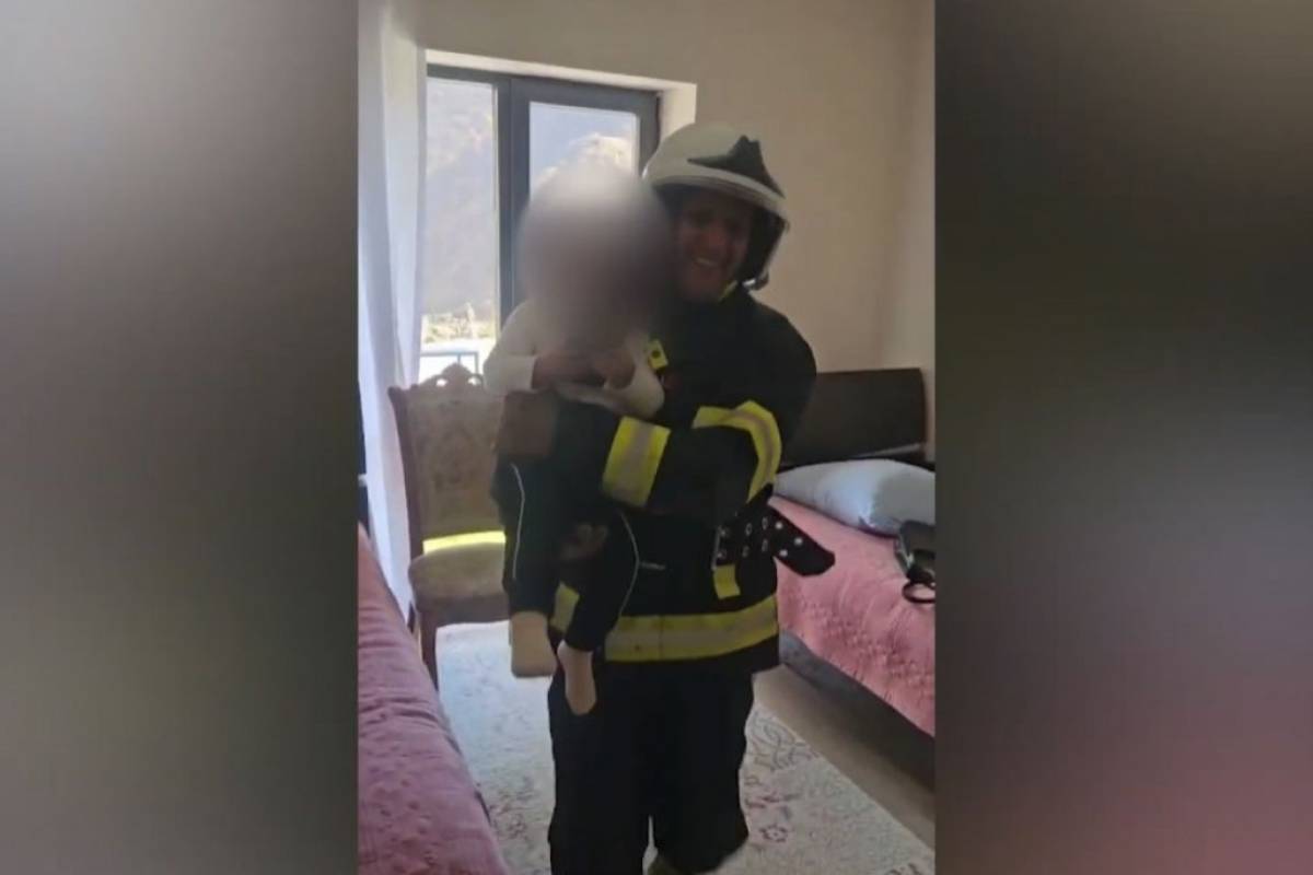 Kəlbəcərdə mənzildə bağlı qapı arxasında qalan azyaşlı xilas edilib 