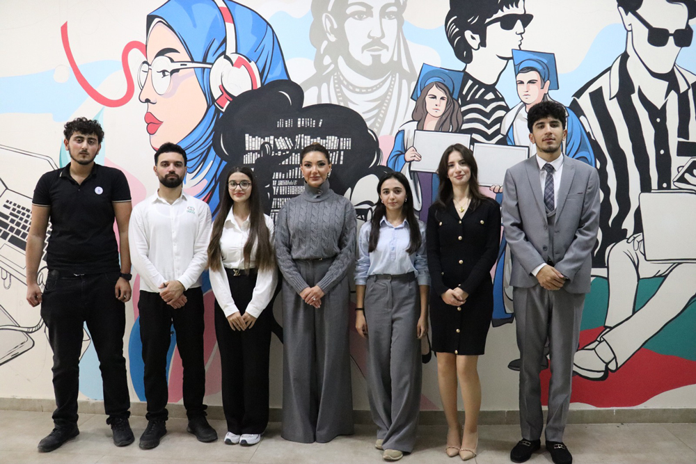 Azərbaycan Universitetinin rektoru Səadət Əliyeva yüksək ballı tələbələrlə görüşüb