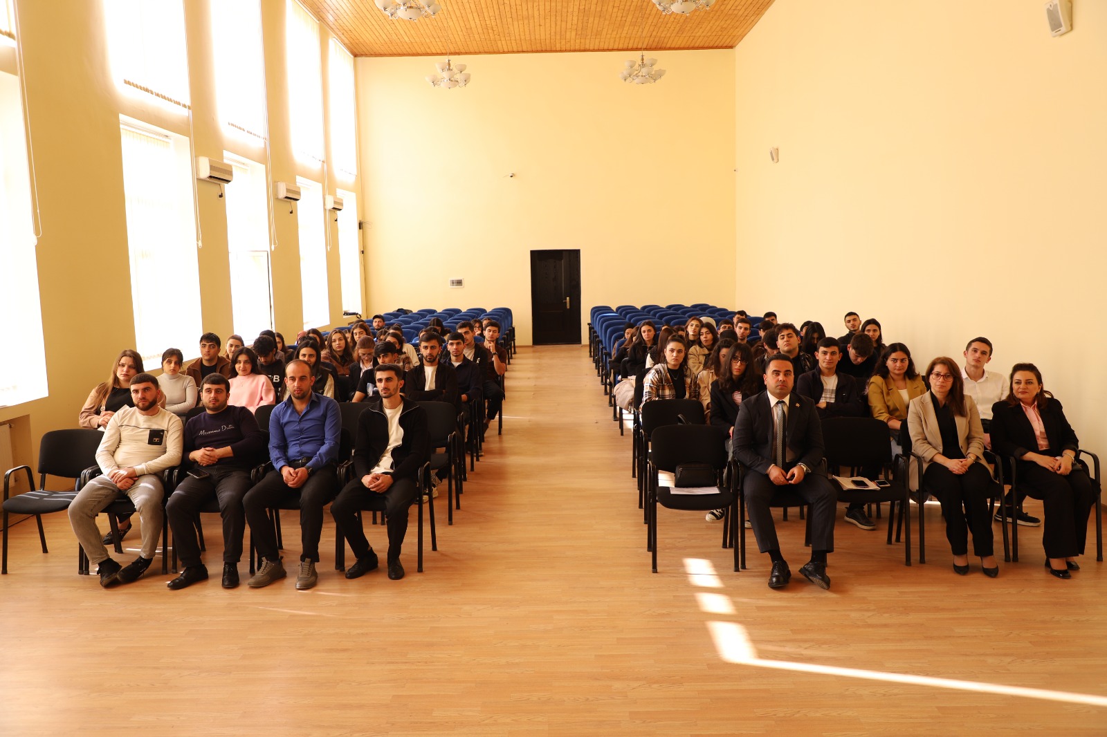 LDU-da iqtisadi mövzuda maarifləndirici seminar keçirilib