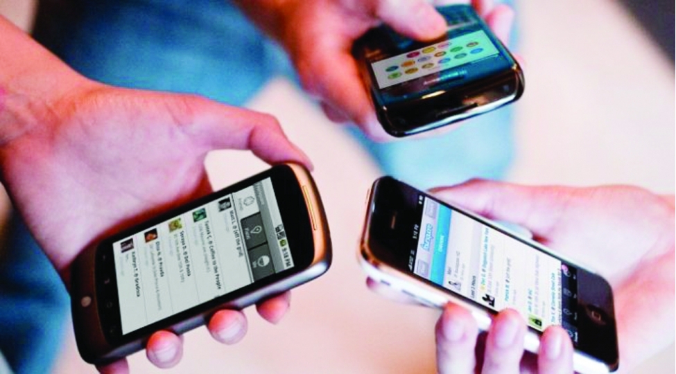 “Telefon uşaqları tərbiyə edir, biz yox”- məktəbdən xəbərdarlıq