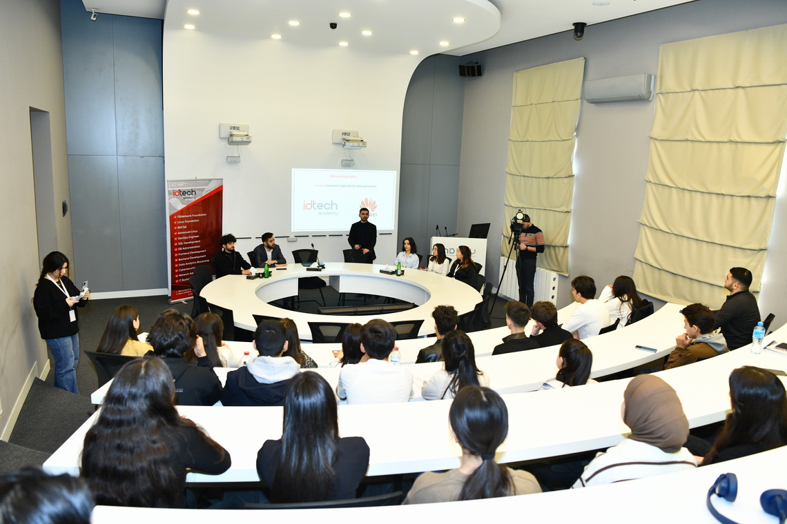 ADNSU tələbələri üçün İT sahəsi üzrə infosessiya keçirilib