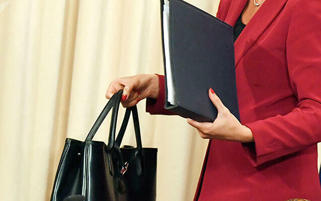 Tam orta məktəblərdə qadın direktorların sayı sürətlə artır- STATİSTİKA