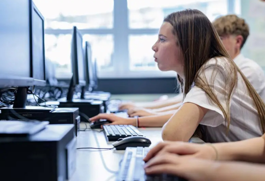 İngiltərədə şagird azlığı problemi: 12% yer boş qalıb