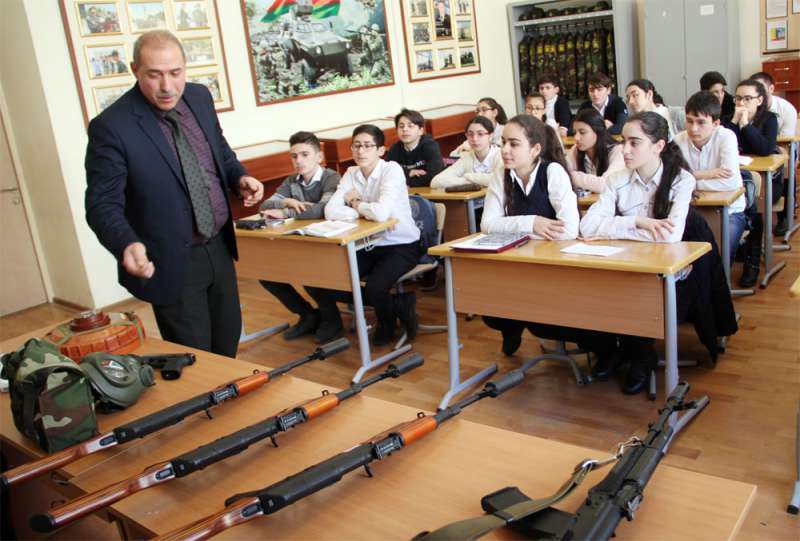 Rusiya məktəblərində hərbi təhsil genişləndilir