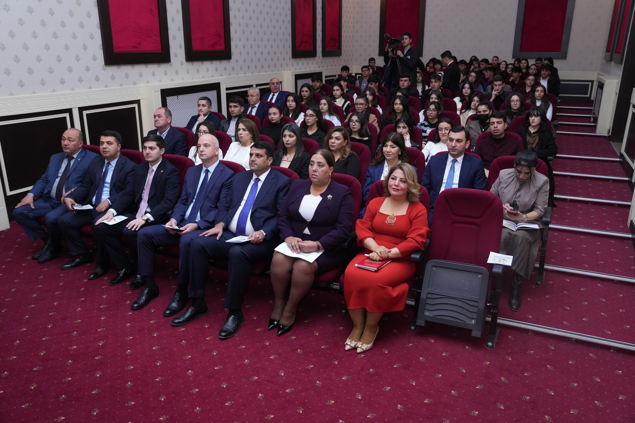 Naxçıvanda ilk qızlar məktəbinin yaradıcısına həsr olunmuş konfrans keçirilib