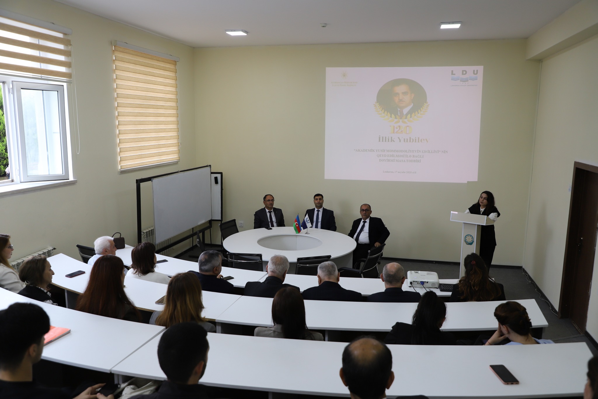 LDU-da Dəyirmi masa