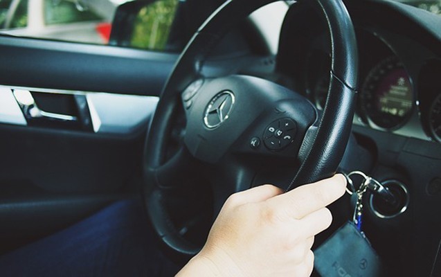 Məktəbli oğluna maşın verən ata - Həbs edildi