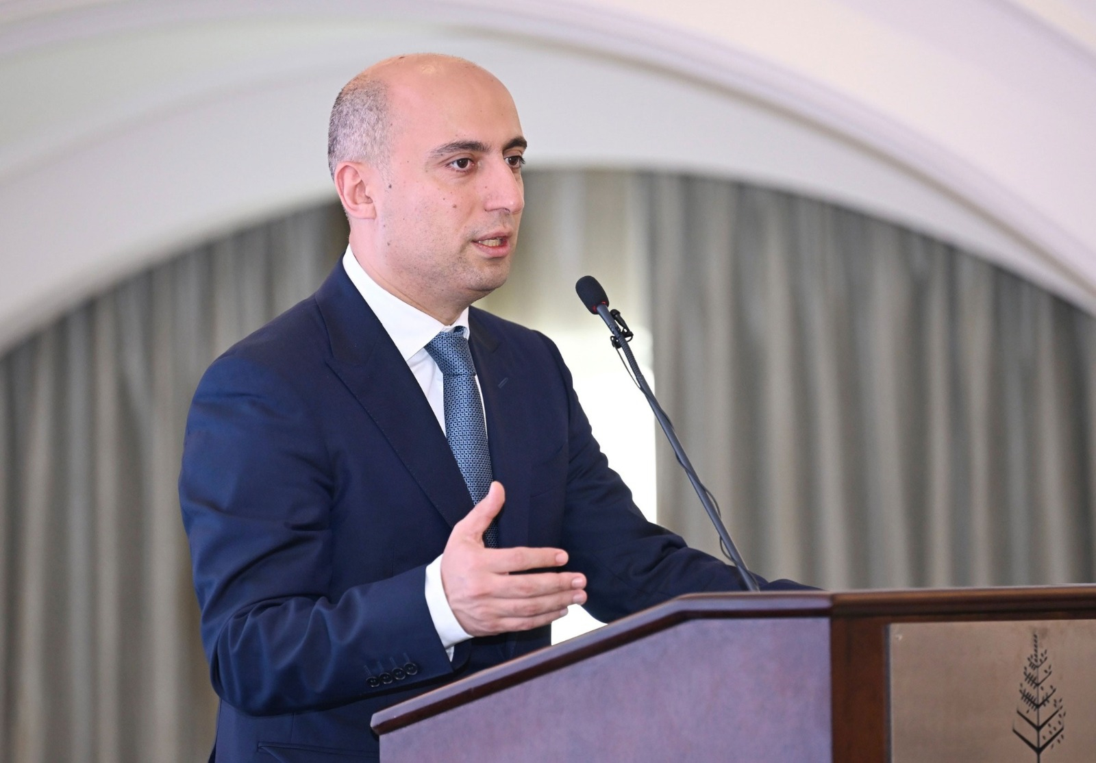 Emin Əmrullayev: Təklifləri təhrif etməyin, əsas fikri müzakirə edin