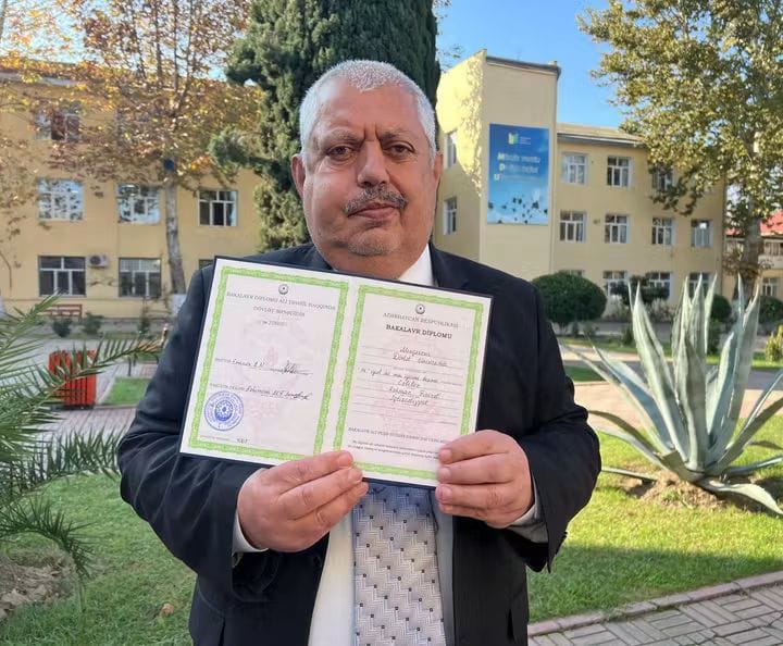62 yaşında diplom sevinci yaşadı - Məni tələbə yox, müəllim sanırdılar