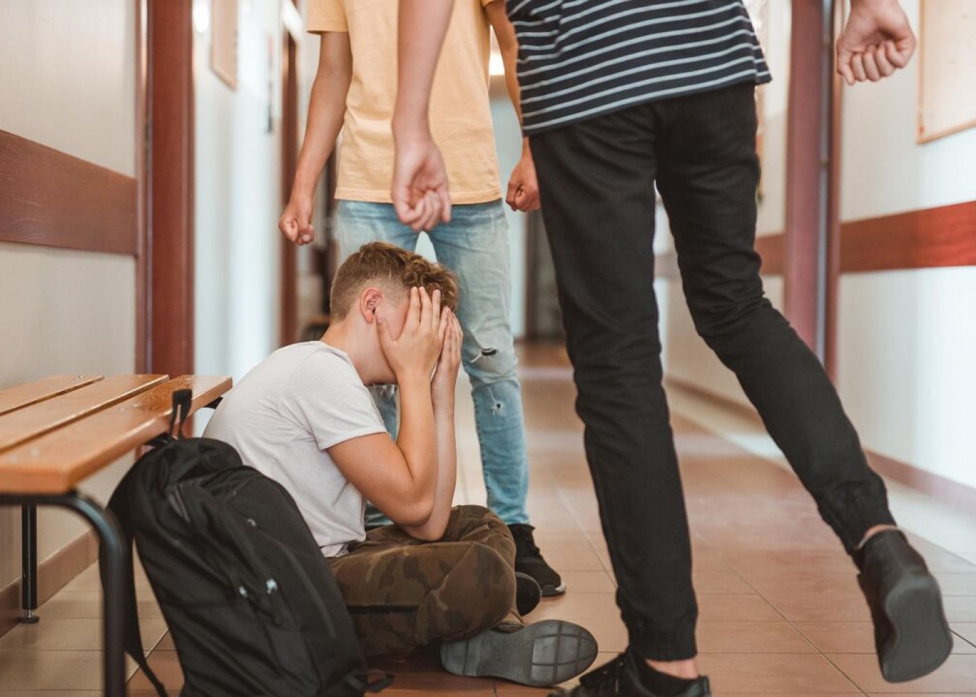 Məktəbdə dava:10-cu sinif şagirdi yoldaşına xəsarət yetirdi