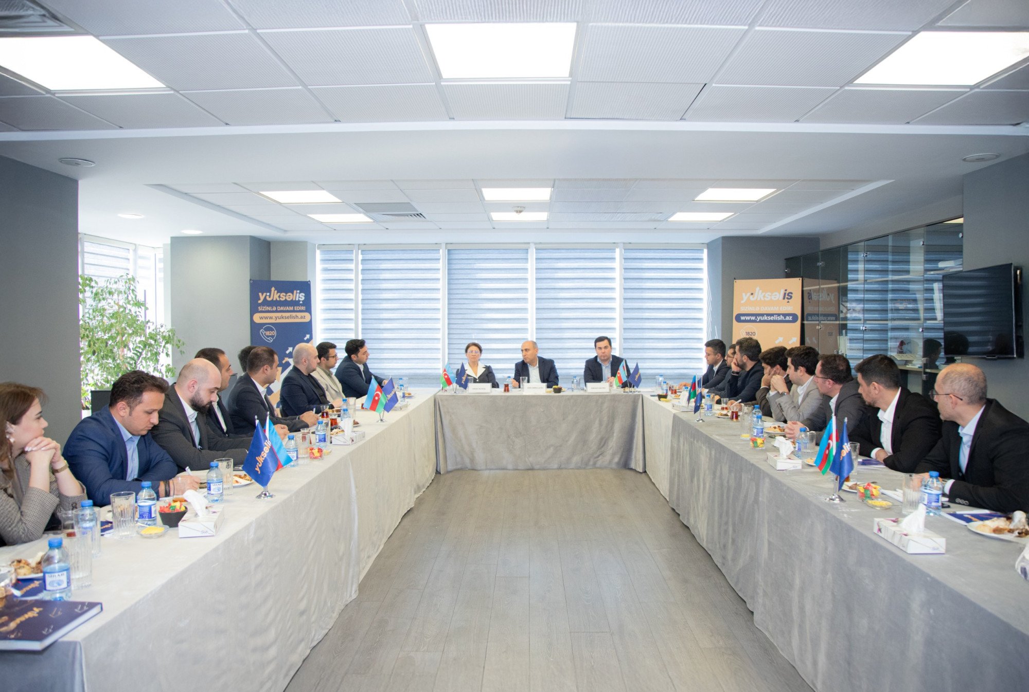 Emin Əmrullayev beşinci “Yüksəliş”in qalibləri ilə görüşüb