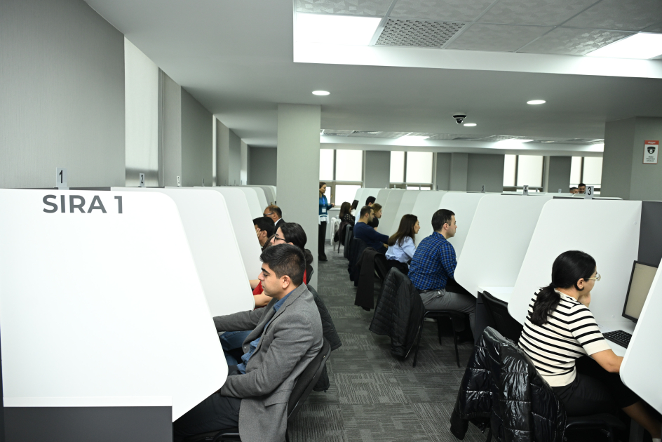 Hakimliyə namizəd üzrə test imtahanı keçirilib