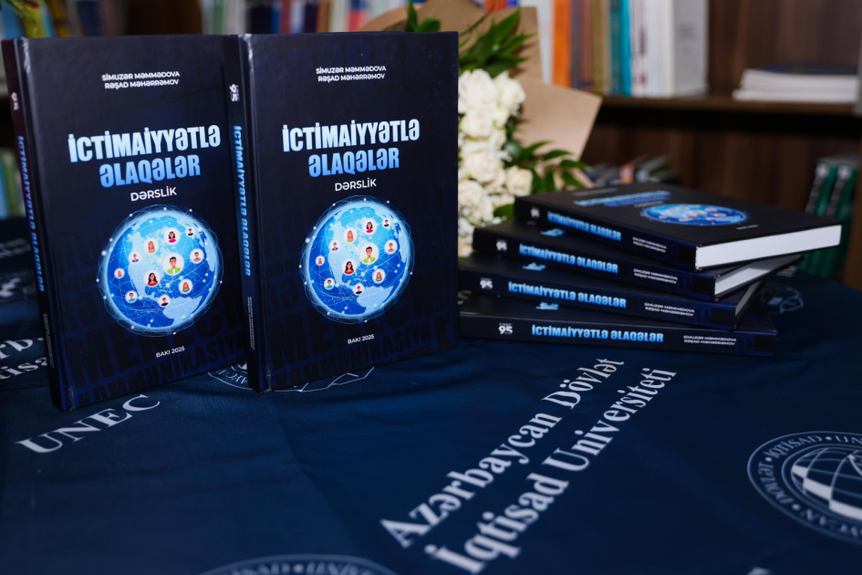 UNEC-də “İctimaiyyətlə əlaqələr” dərsliyinin təqdimatı keçirilib
