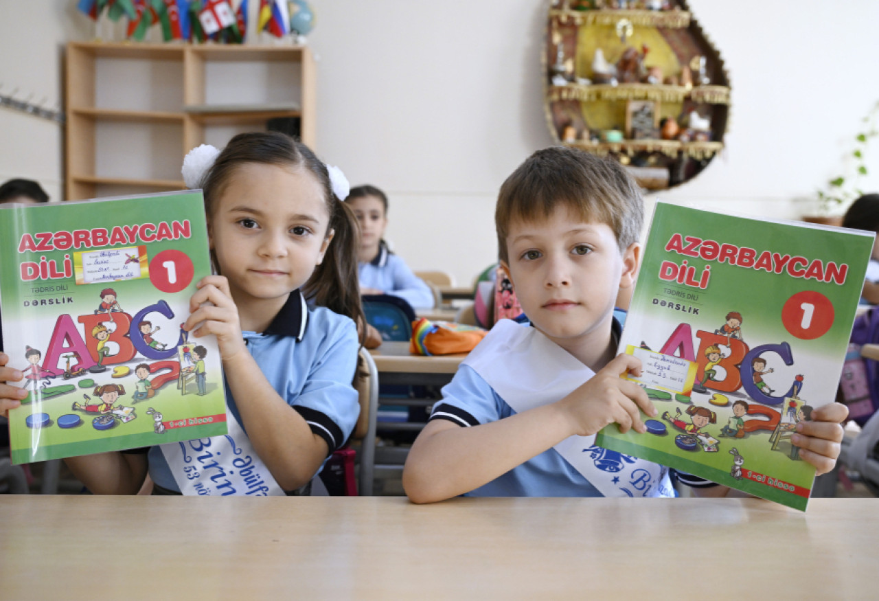 "Altı yaşlı uşaqdan dillə bağlı hansısa siyasi mövqe gözləyə bilmərik"
