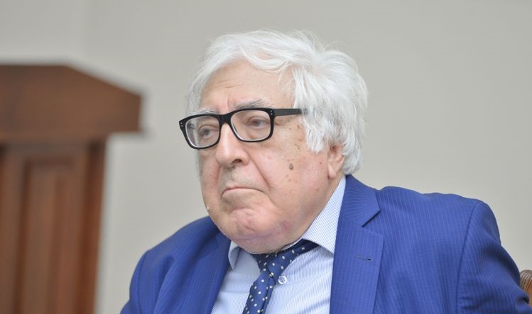 “Prezident məktəbi rus dilində bitirib, amma Azərbaycan dilində belə gözəl danışır”