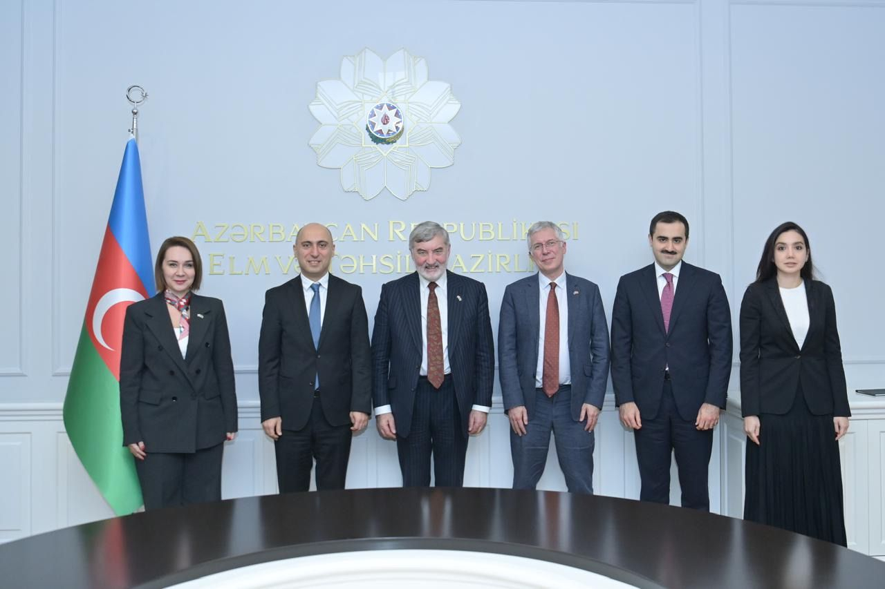 Emin Əmrullayev Lordlar Palatasının üzvü ilə görüşüb