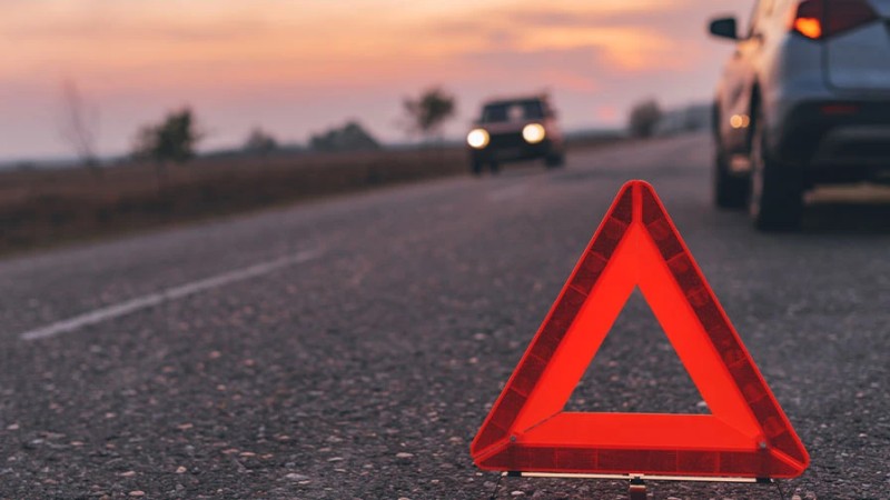 Qubada sərnişin avtobusu ana və övladını vurub