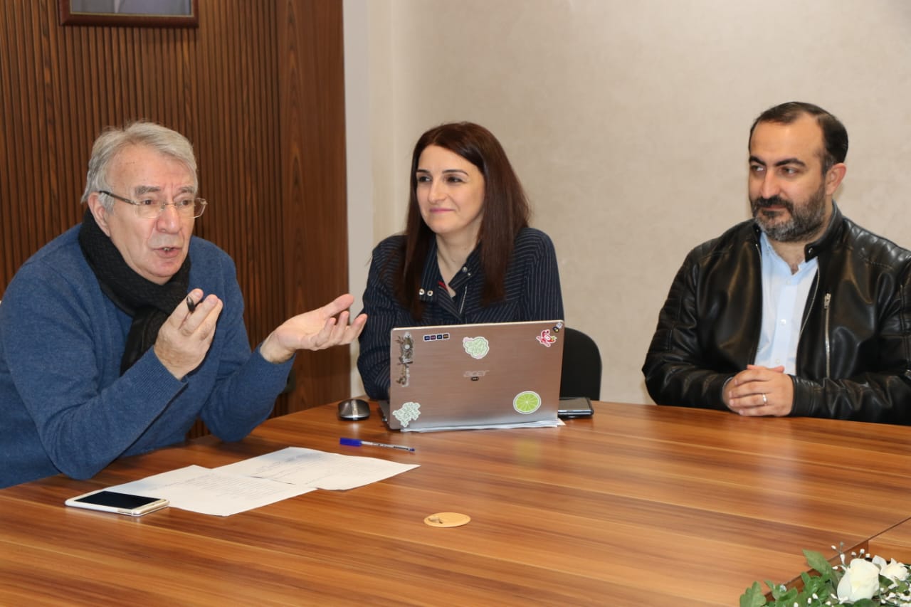 Məsud Əfəndiyev AzMİU-nun gənc alimləri ilə görüşüb