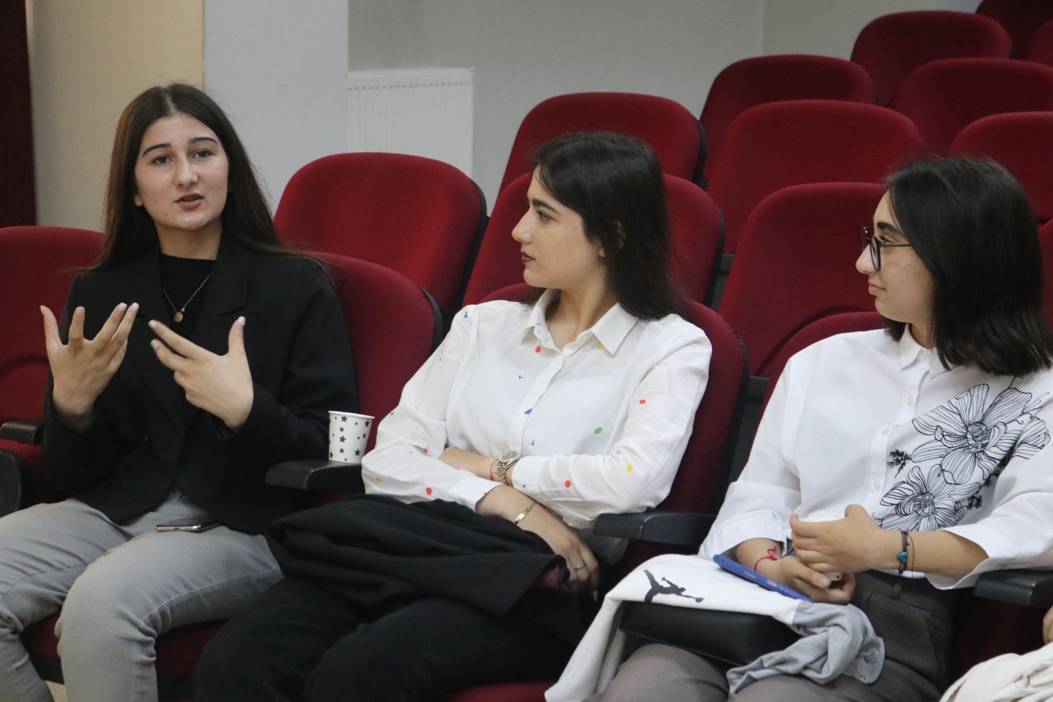 Təhsil krediti alan tələbələrin 63 faizi qadınlardır