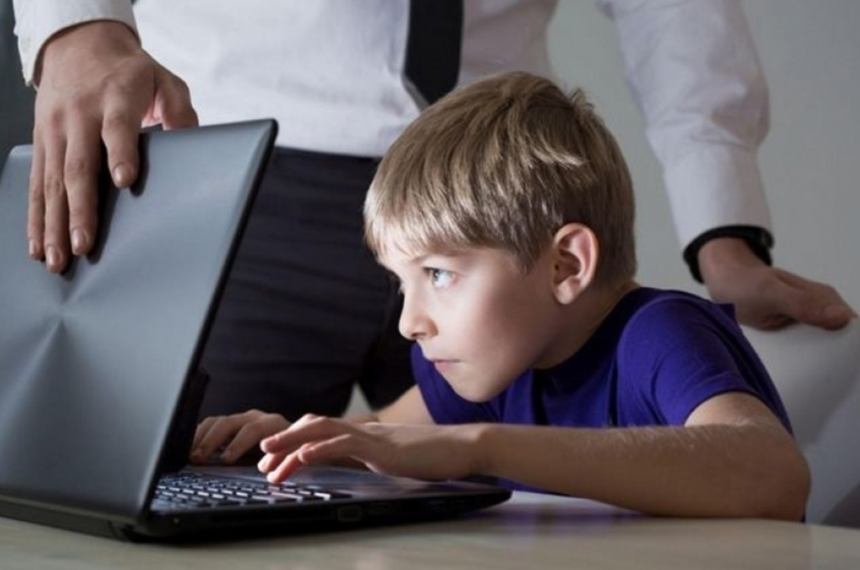 Uşaqların rəqəmsal asılılığına qarşı yeni qanun hazırlanmalıdır - deputat