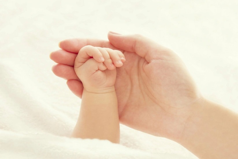 Körpə evdə doğuş zamanı ölüb